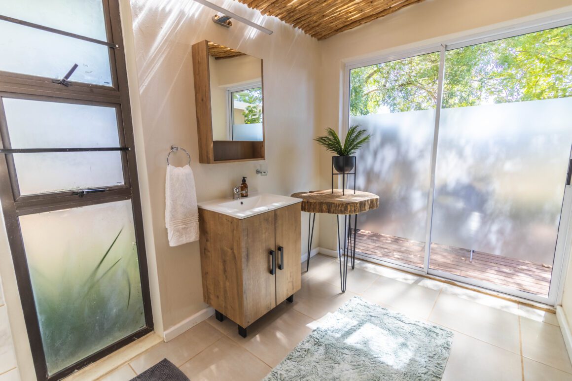 9 GARDEN SUITE | 103 King Bed