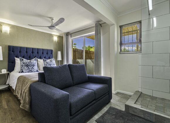 THE GATE HOUSE | 103 Queen Bed