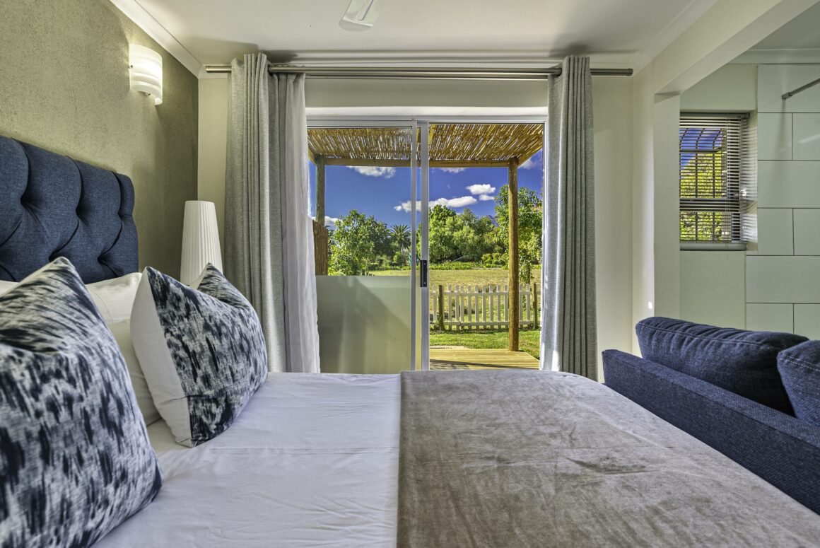 THE GATE HOUSE | 103 Queen Bed