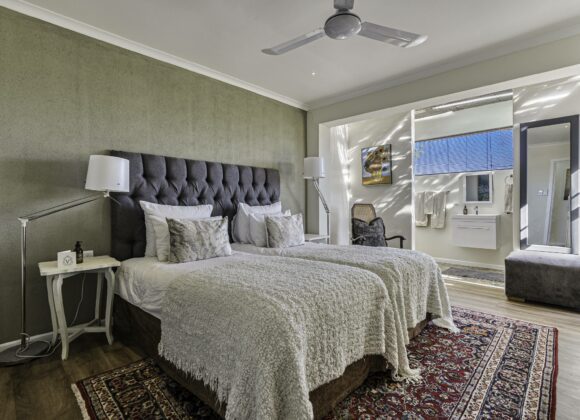 THE GATE HOUSE | 101 Twin/King Bed