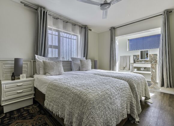 THE GATE HOUSE | 102 Twin Bed
