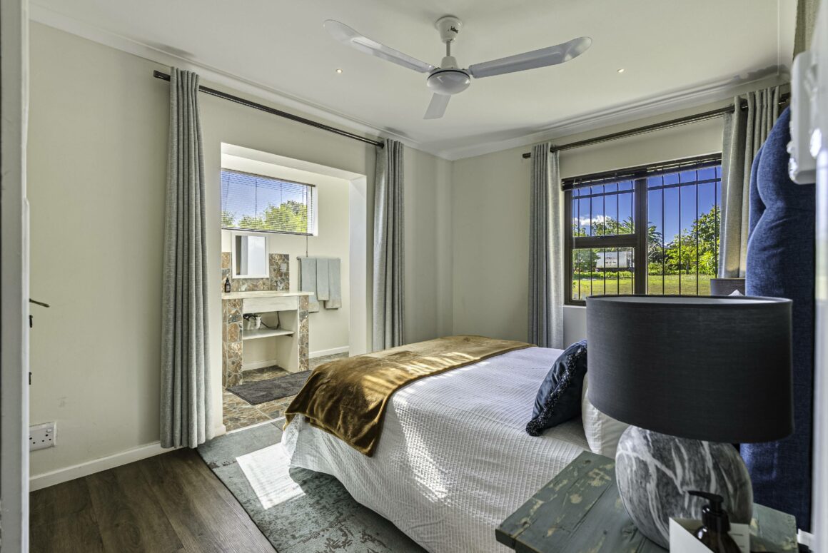 THE GATE HOUSE | 104 King Bed