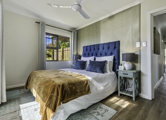 THE GATE HOUSE | 104 King Bed