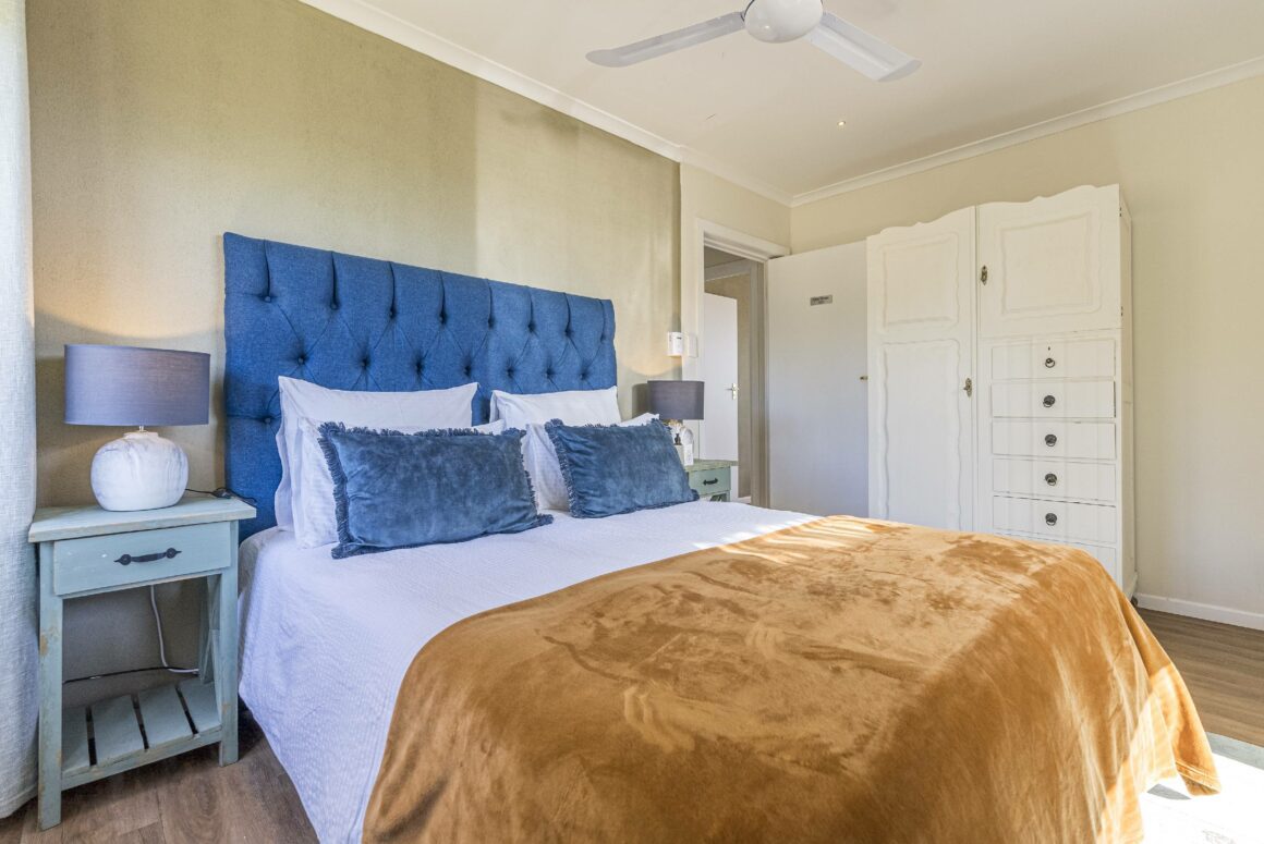THE GATE HOUSE | 104 King Bed