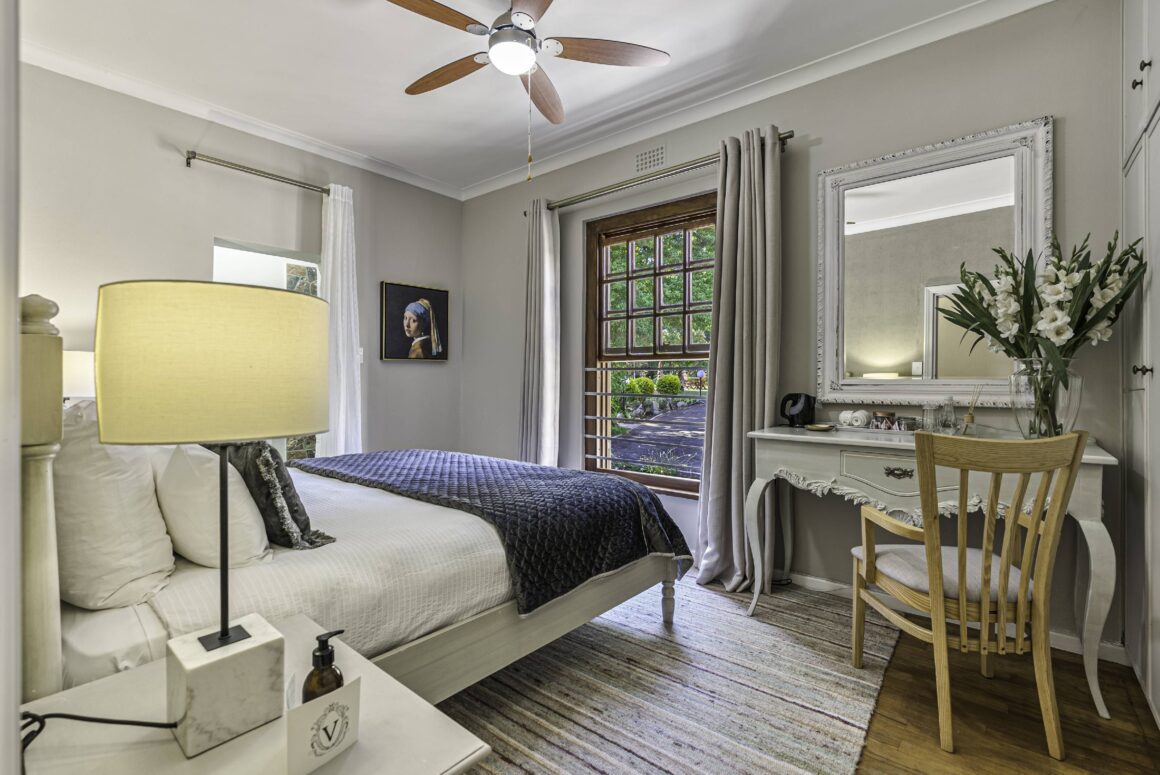 MANOR HOUSE | 101 King Room