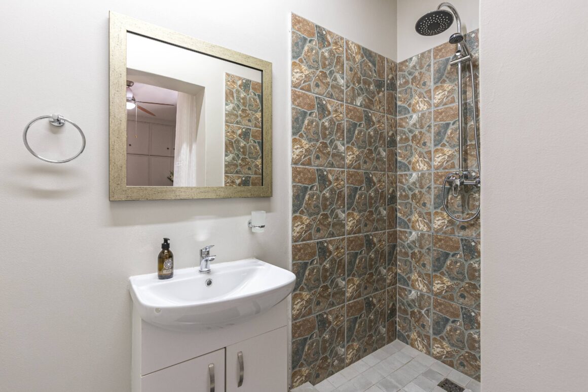 MANOR HOUSE | 101 King Room