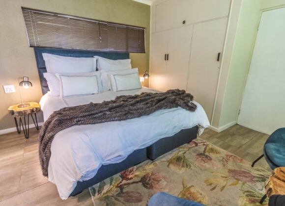 GARDEN SUITE | 103 King Bed
