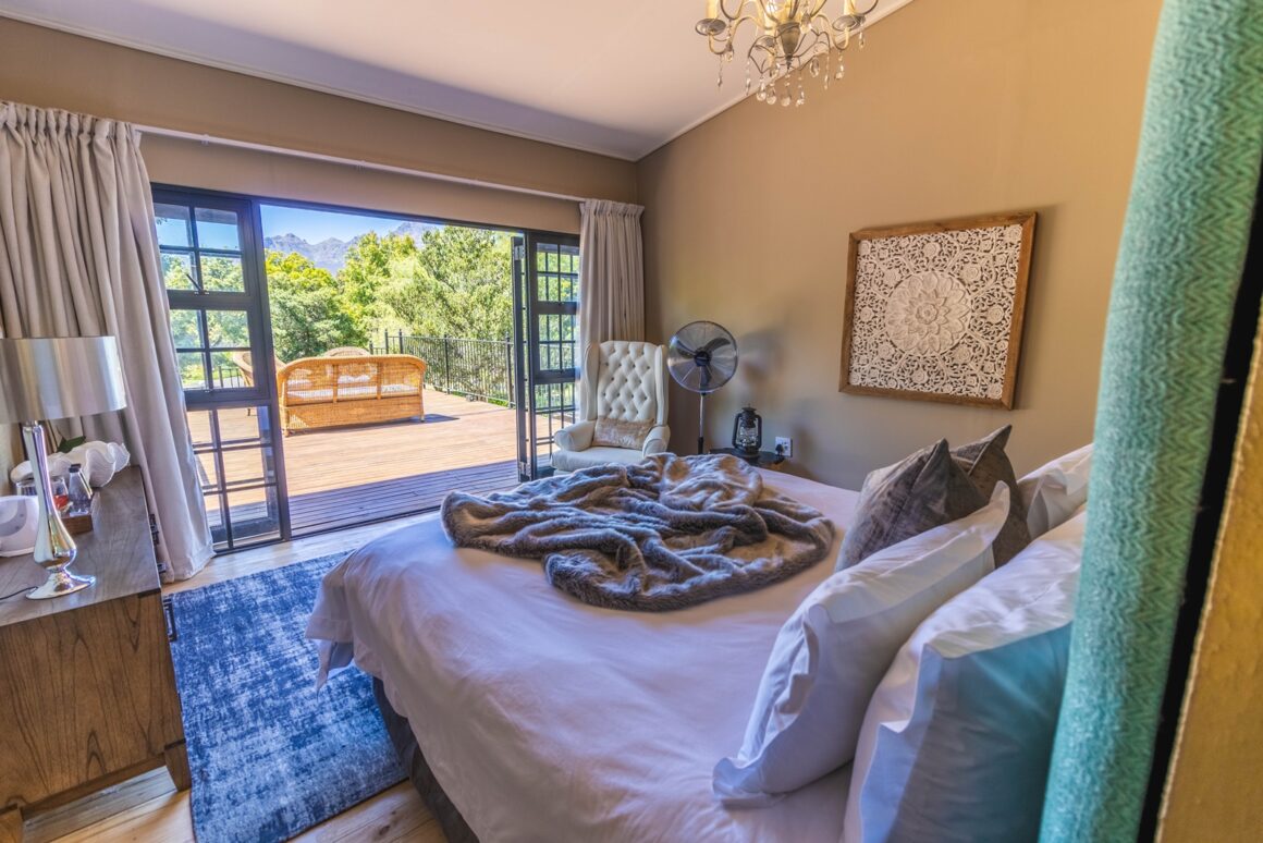 THE FOUNTAINS ROOMS | 101 – 105 King Bed