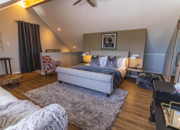 THE ATTIC | Honeymoon Suite